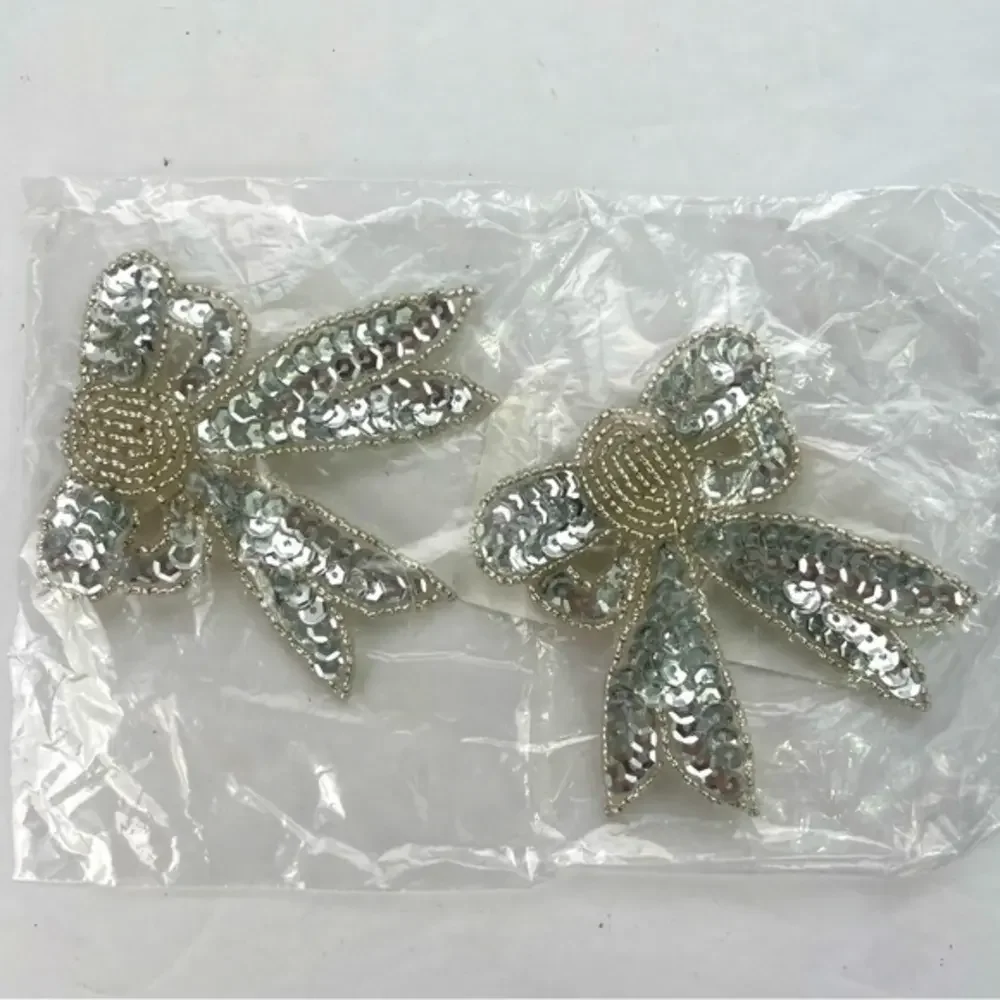 Metallic Silver Sequins Bow Appliqué‎